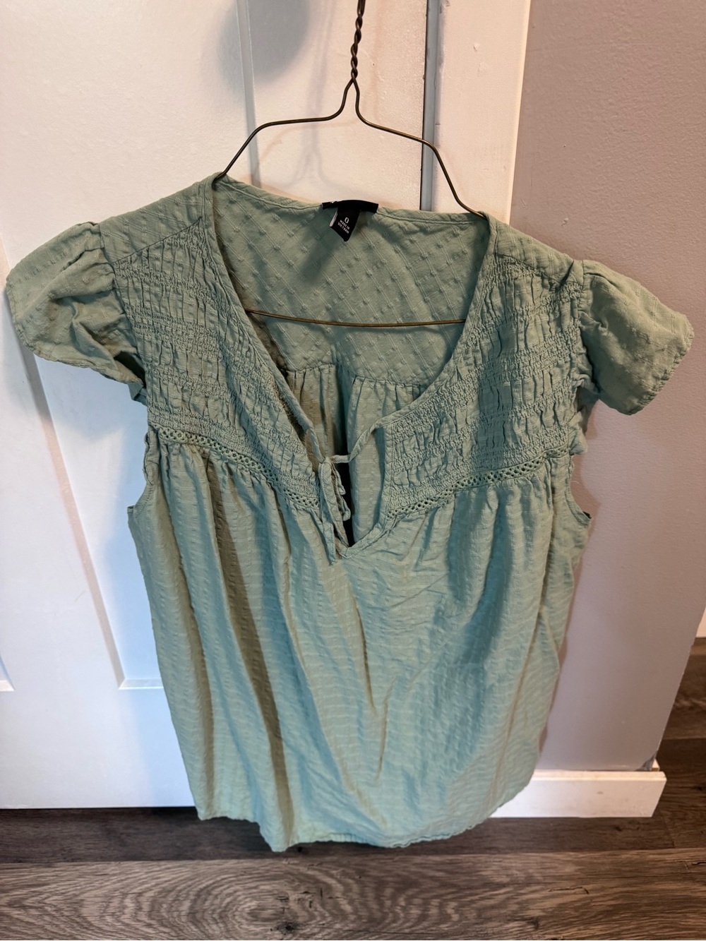 torrid Sage Green Smocked Tie-Front Peasant Top Torrid Size 0 fits like an XL
